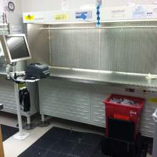 AccessMount™ 550 LCD Pole Mount and Tray on Floor Pedestal